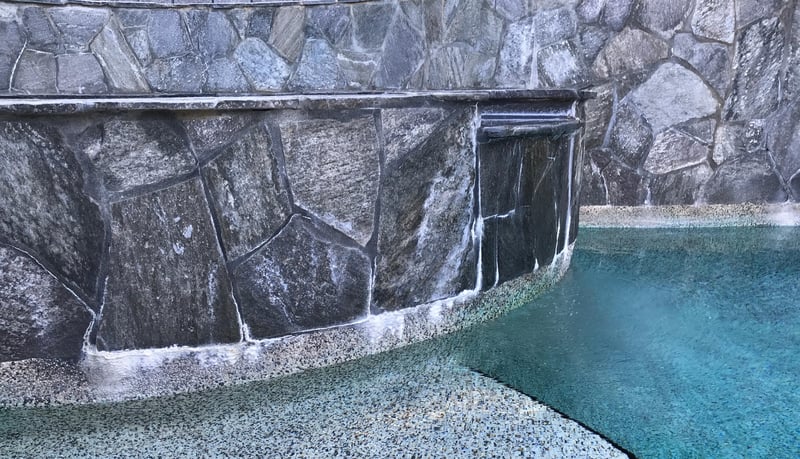 efflorescence on raised spa, efflorescence, calcium carbonate, pool efflorescence, scale around spa, scale vs. efflorescence