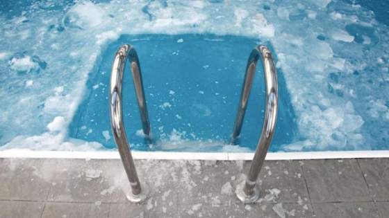 agua congelada alberca, piscina