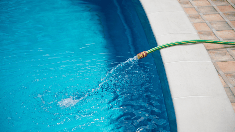 How to Reduce Cyanuric Acid in a Swimming Pool